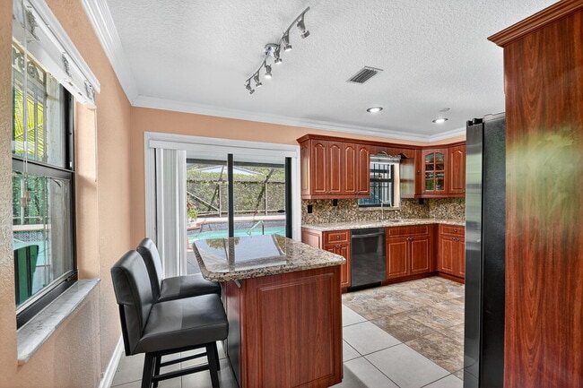Building Photo - 1035 Soelca Dr
