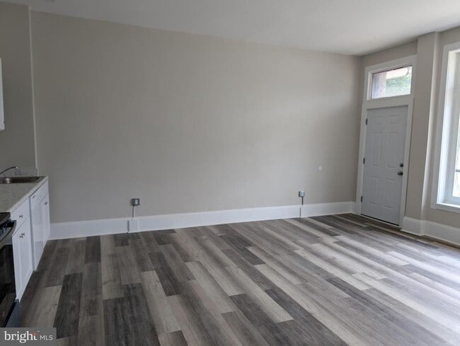 Building Photo - 305 Evesham Ave W