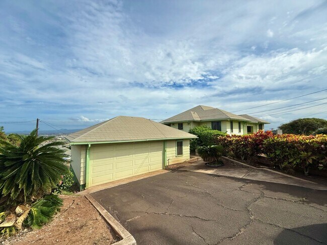 Building Photo - Partially Furnished Spacious 5 Bedroom / 2 Bathroom Home with Ocean View – Sandhills