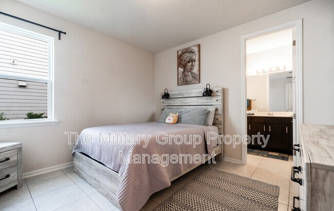 Building Photo - 1837 Amberly Dr