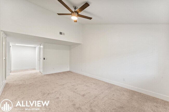 Building Photo - Upgraded 3 Bedroom Townhome in the Gated C...