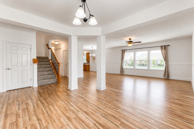 Building Photo - 1824 English Oak Dr
