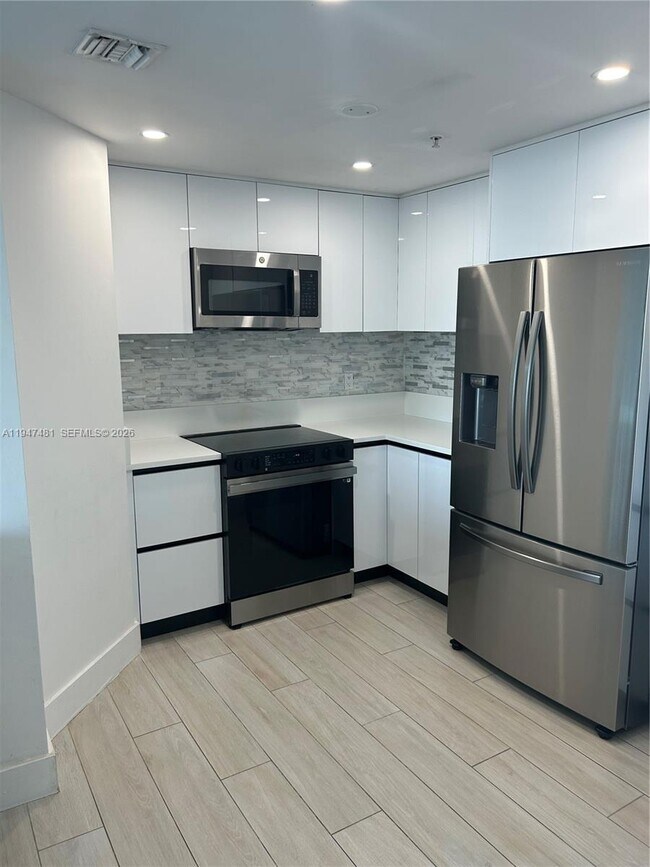 Building Photo - 7910 Harbor Island Dr