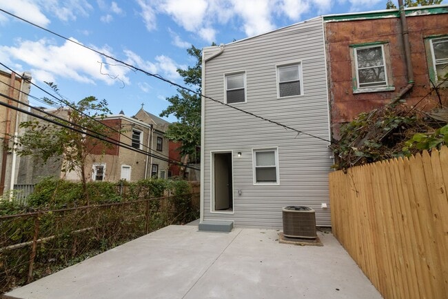 Building Photo - ???RENOVATED HOUSE WITH FULL BASEMENT + HUGE YARD Close to PENN / CHOP / DREXEL