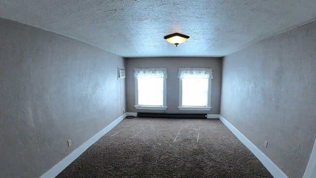 Building Photo - 1004 W 12th Ave