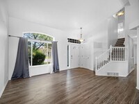 Building Photo - 4bedroom/3bath w/Garage/washer/dryer/fence...