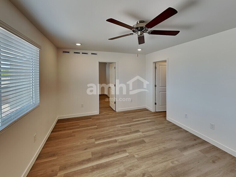 Building Photo - 6144 W Calle Lingo