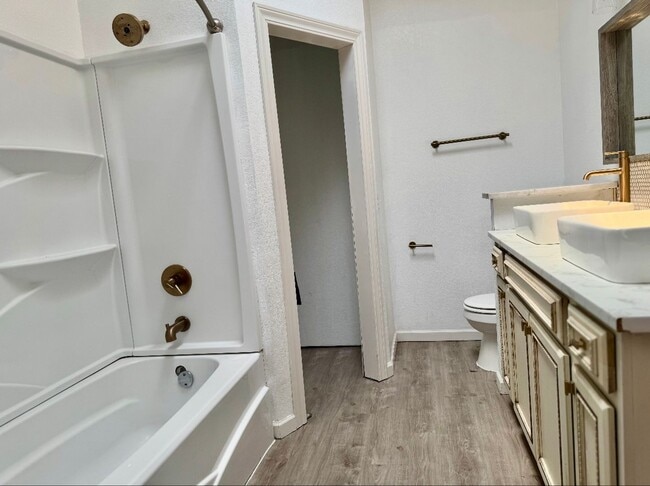 Building Photo - Like new!  3/2/2 Country Aire Estates