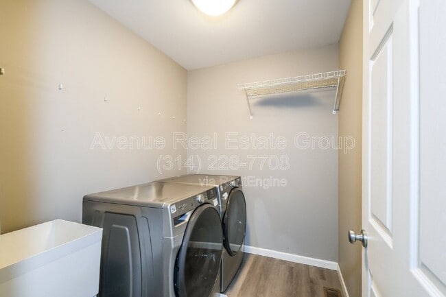 Building Photo - 404 N Sarah St