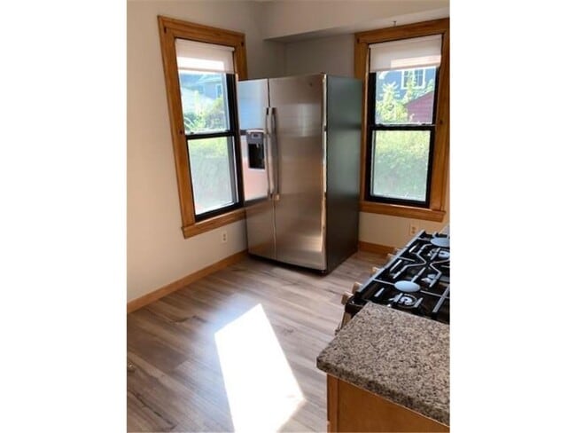 Building Photo - 522 View St