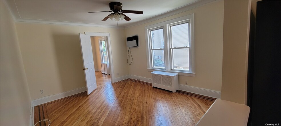 living room / Den - 56 Marlboro Rd