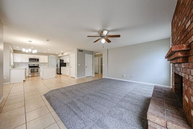 Building Photo - MOVE IN SPECIALS!! 5BD 3BA with Pool in We...