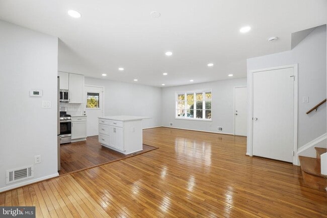 Building Photo - 6427 Pima St