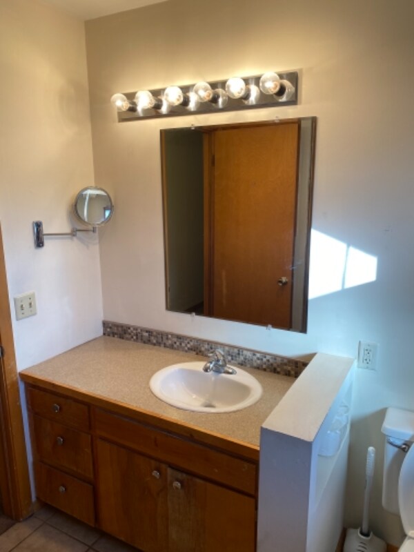 Building Photo - 3241 W 15th St N