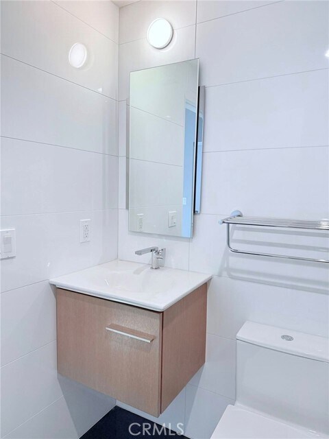 Building Photo - 1729 S Barrington Ave