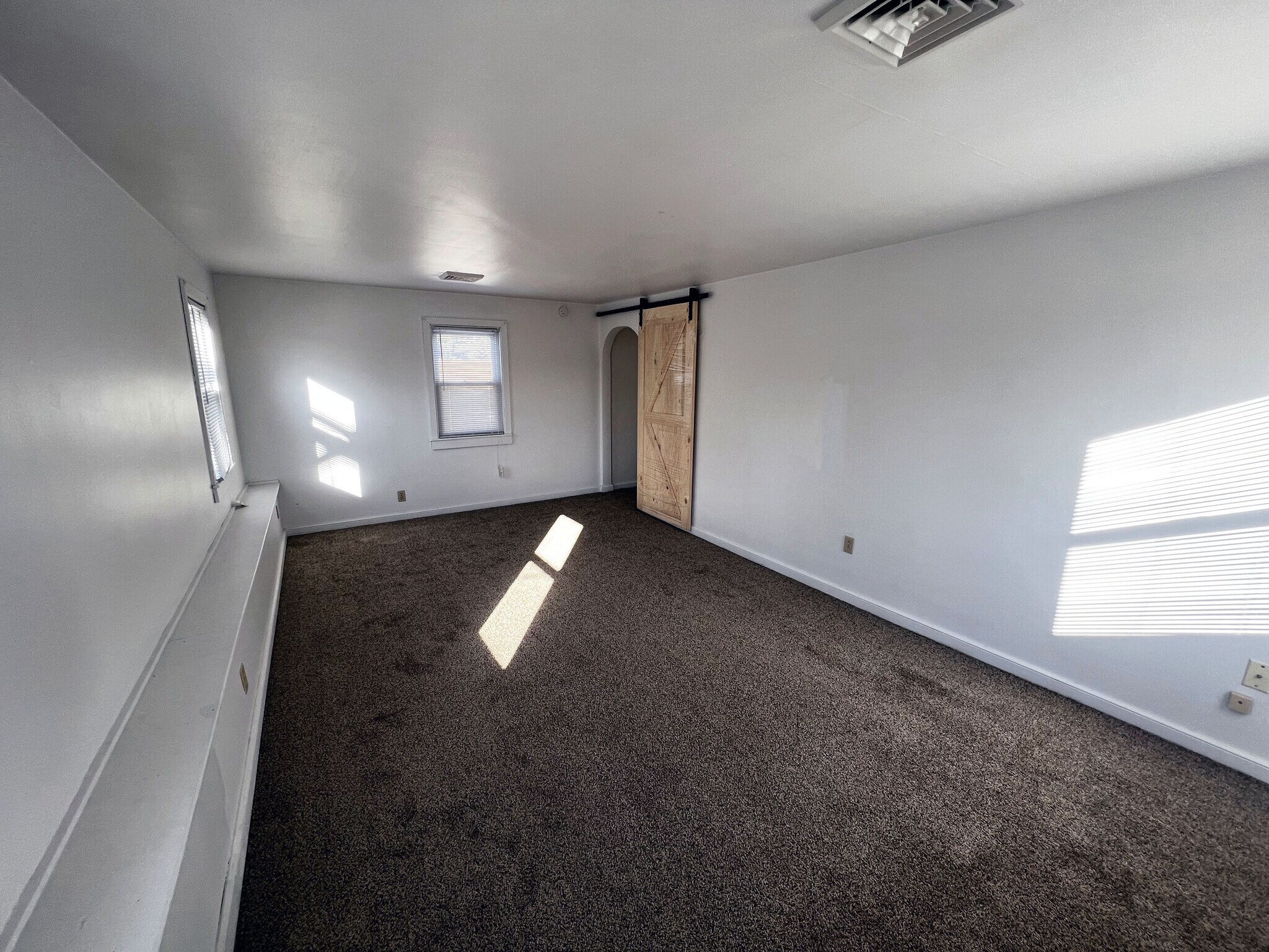 Building Photo - 302 E Howard St