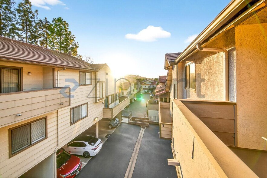 Building Photo - 68 Maegan Pl