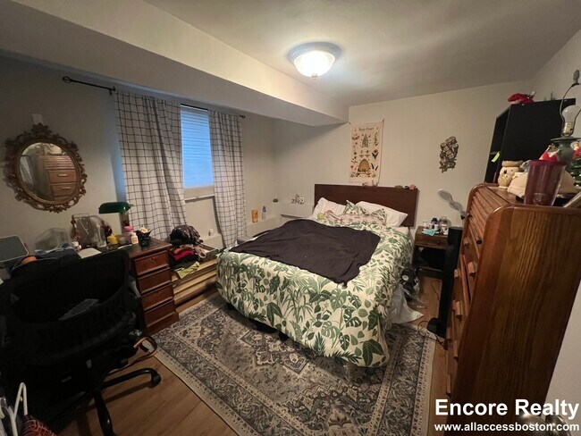 Building Photo - 63 Selkirk Rd