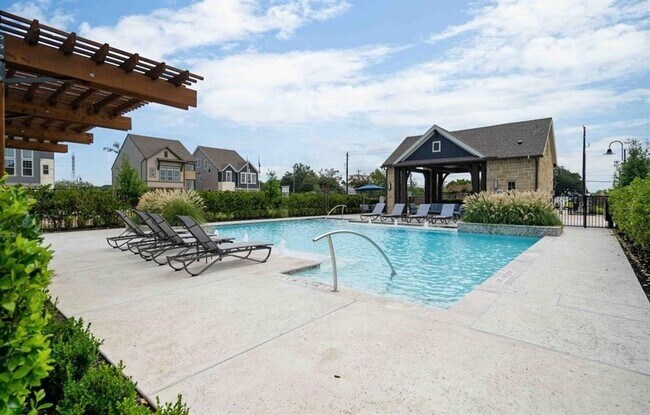 Building Photo - 10942 Brambling Wood Dr