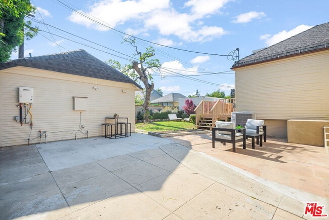 Building Photo - 1107 S St Andrews Pl