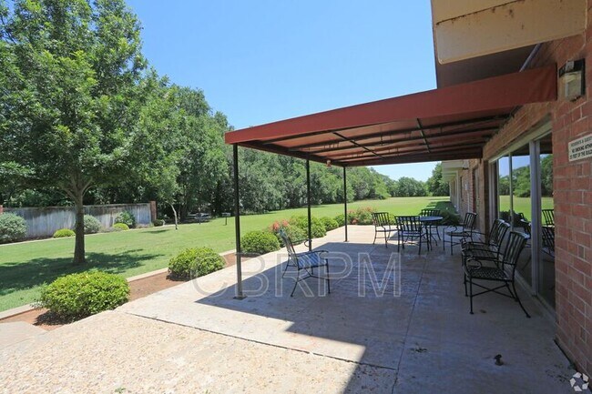 Building Photo - 2601 York Ave