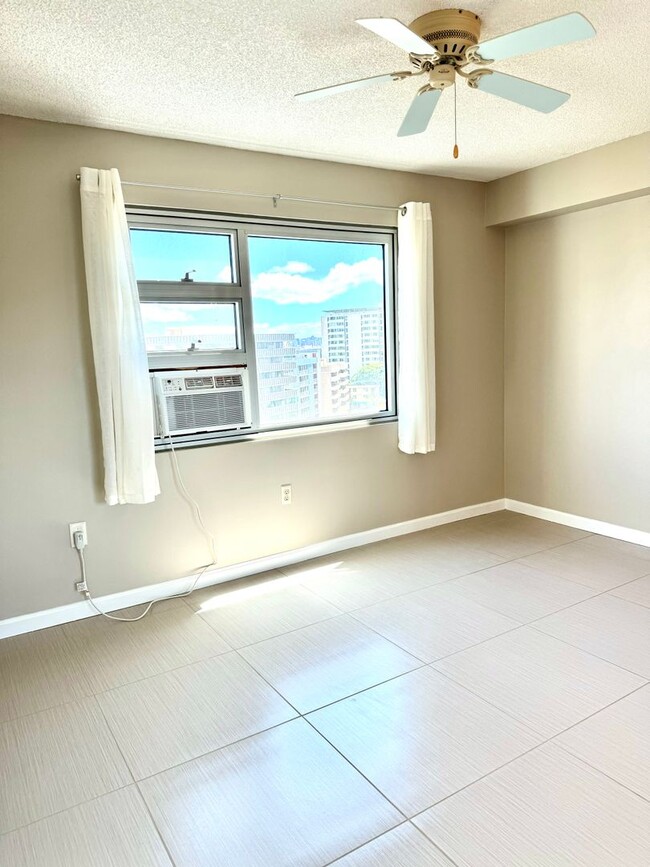 Building Photo - Country Club Village 6 - Two bedroom, one ...