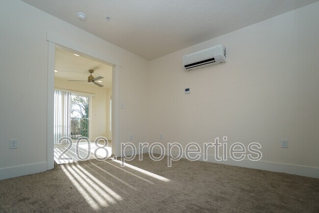 Building Photo - 4632 N Iota Ln