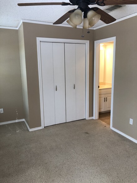 Building Photo - 609 Windgate Ct