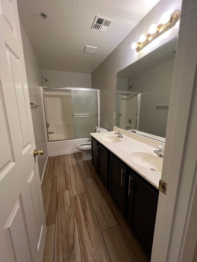 Building Photo - 3 BED 2.5 Bath $1450.