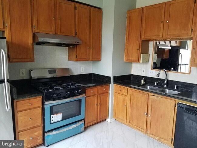 Building Photo - 21227 Delevan Way