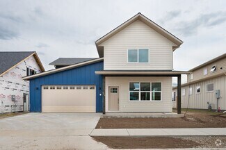 Building Photo - Stunning 4 bed, 3 bath - Corner Lot
