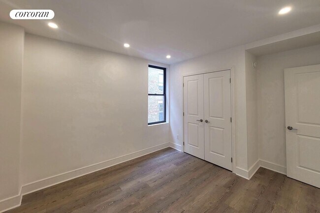 Building Photo - 45 W 81st St