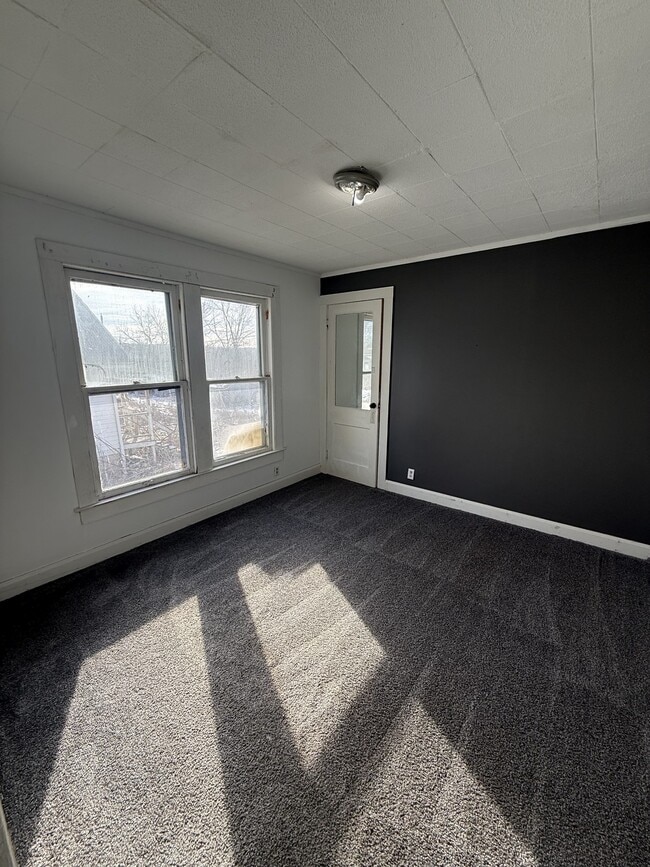 Building Photo - 2 Columbia Dr