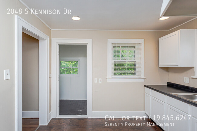 Building Photo - 2048 S Kennison Dr