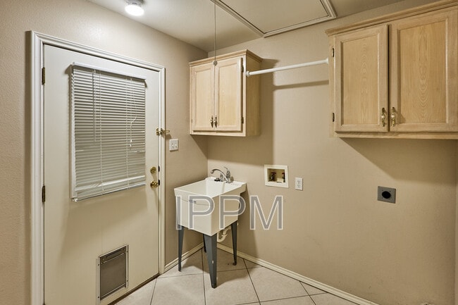 Building Photo - 1309 Summerfield Ln