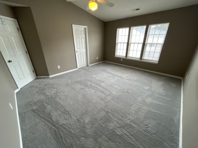 Building Photo - 3 Bed | 2.5 Bath Townhouse in North Raleigh