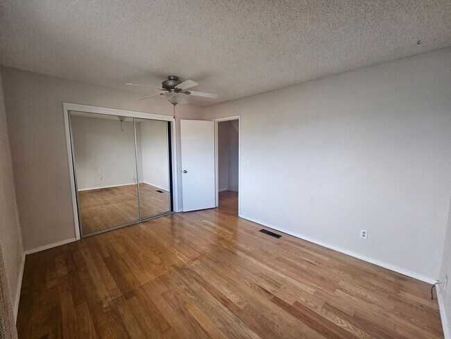 Building Photo - 1932 11th St