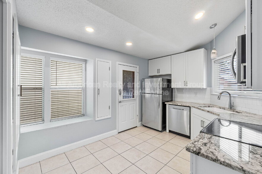 Building Photo - 110 Parkwood Dr