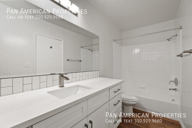 Building Photo - 450 Vista Dr