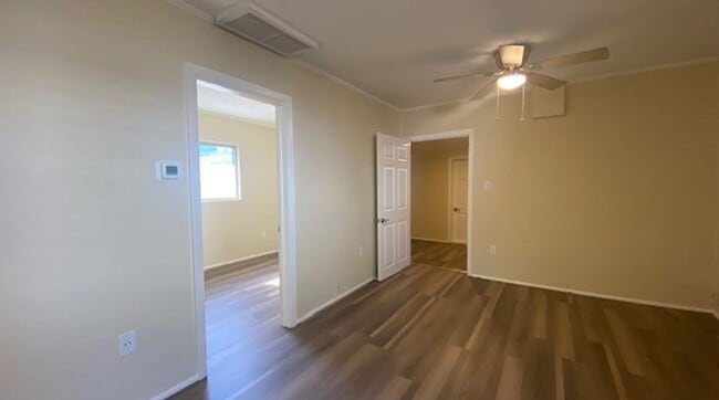 Building Photo - Remodeled 2 Bedroom 1 Bath Home, Fenced Pr...