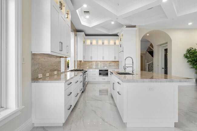 Building Photo - 549 NE 19th Ave