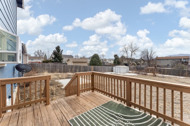 Building Photo - Tri-Level 4 Bed Home Near Ft. Carson