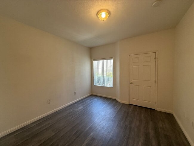 Building Photo - Renovated 2 Bedroom in Summerlin