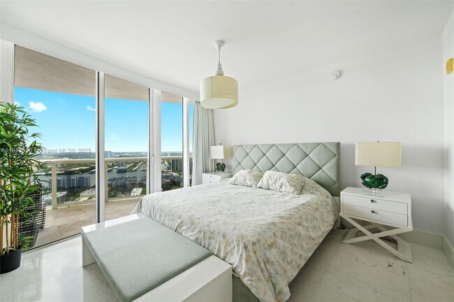 Building Photo - 17201 Collins Ave