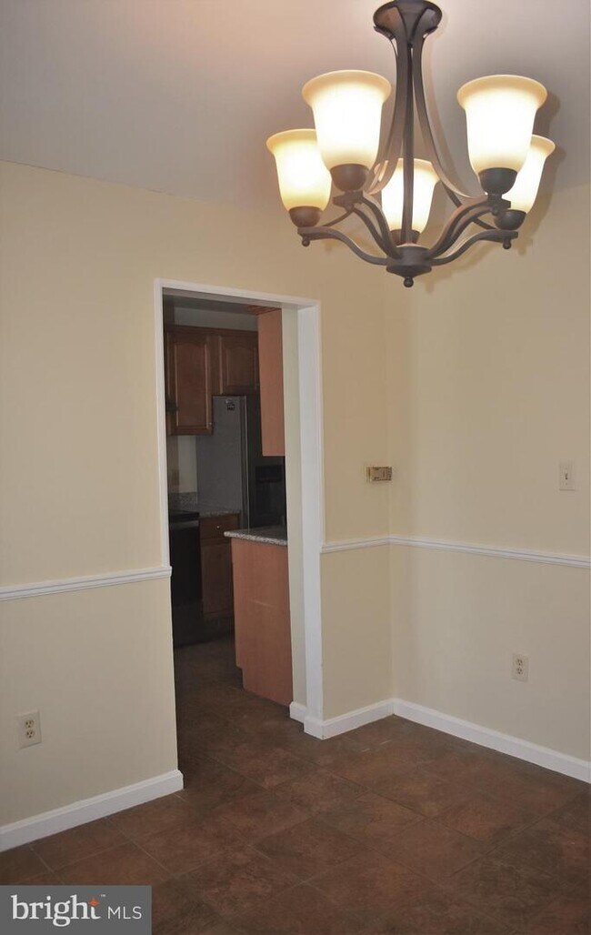 Building Photo - 16 Blue Ribbon Ct