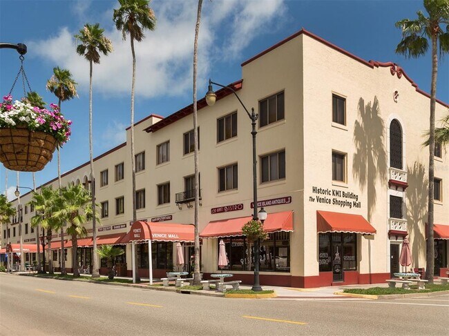 Building Photo - 1229 Lucaya Ave