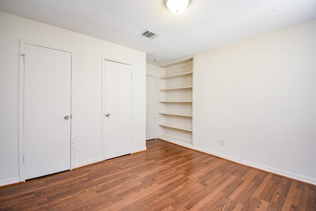 Building Photo - 11366 Oakcenter Dr