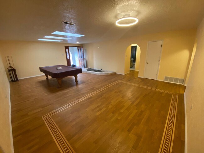 Building Photo - Beautiful 3 Bedroom Home in NE Albuquerque