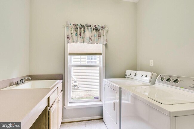 Building Photo - 26161 Rachel Hill Dr