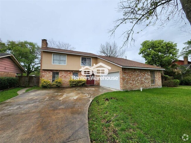 Building Photo - 2110 Hilton Head Dr